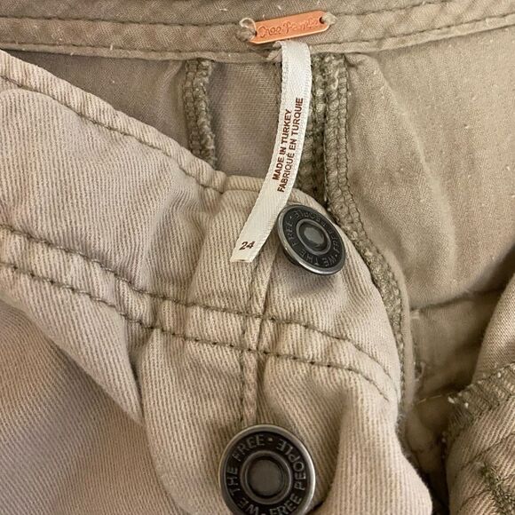 Free People - Straight Leg Cuffed Button Fly Jeans - size 24/0 - Picture 3 of 10